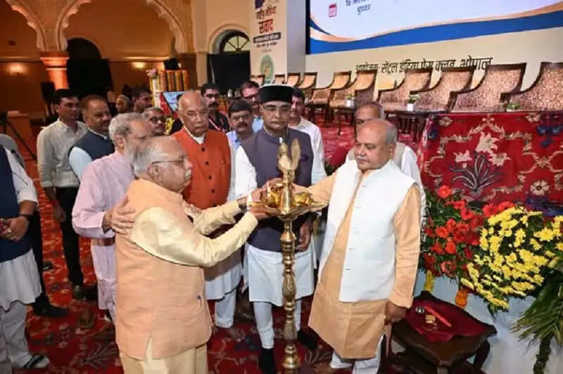 पत्रकारिता समाज और राष्ट्र के निर्माण में निभाती है महत्वपूर्ण भूमिका: नरेन्द्र सिंह तोमर