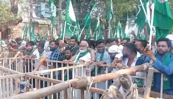 एसआईआर के विरोध में झामुमो का प्रदर्शन, सीईसी ज्ञानेश कुमार के इस्तीफे की मांग
