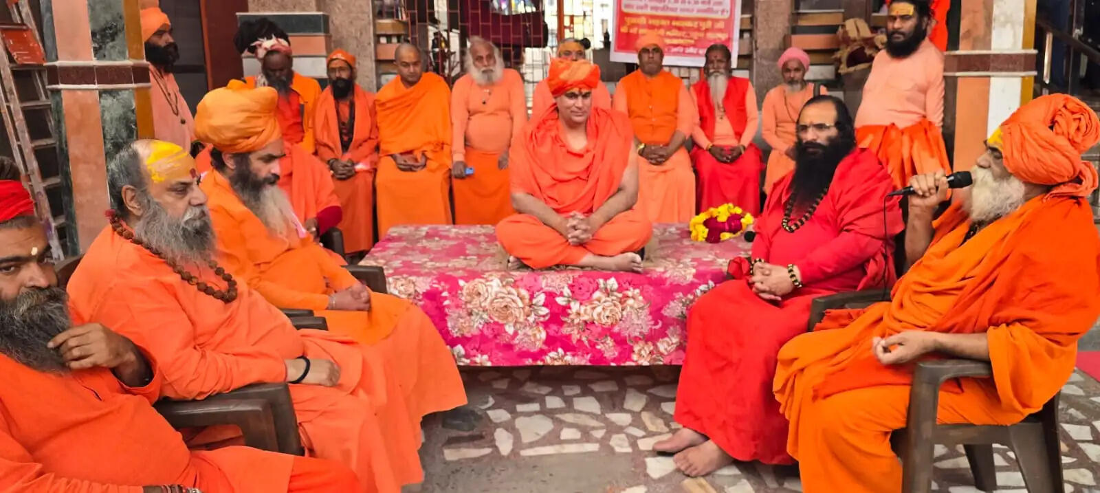 जूना अखाड़ा ने स्वामी चक्रपाणि महाराज को जगदगुरू से किया विभूषित