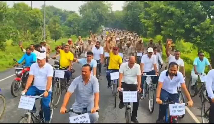 भदोही में मेजर ध्यानचंद के जन्म दिवस पर निकली साइकिल यात्रा