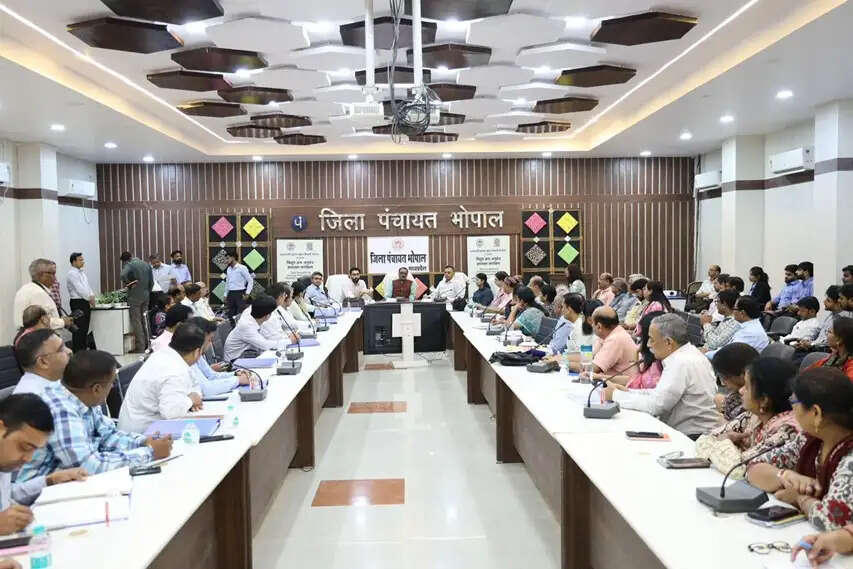 शासकीय भवनों में रेस्को मॉडल से सोलर पैनल लगाने के लिए जागरूकता जरूरी : मंत्री शुक्ला