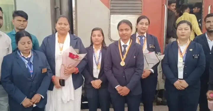 झांसी से ग्वालियर तक नारी शक्ति के हाथ बुंदेलखंड एक्सप्रेस की कमान