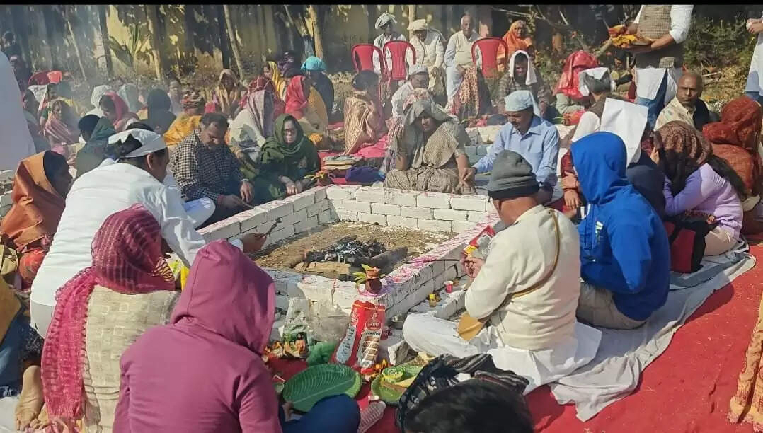 नव वर्ष के स्वागत में विहंगम योग संत समाज ने किया हवन यज्ञ