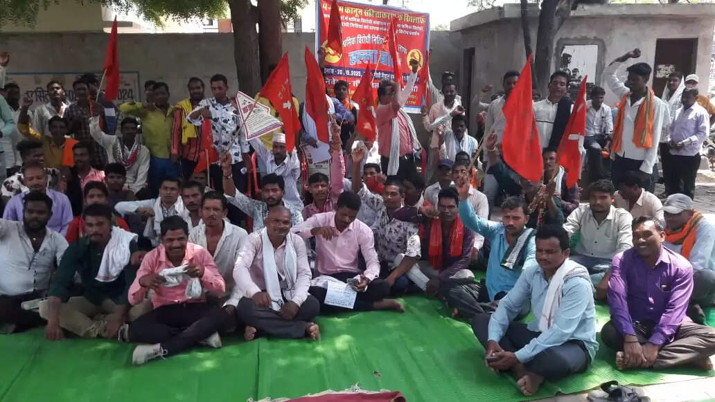 श्रम विरोधी नीतियों के विरोध में सीटू ने किया प्रदर्शन