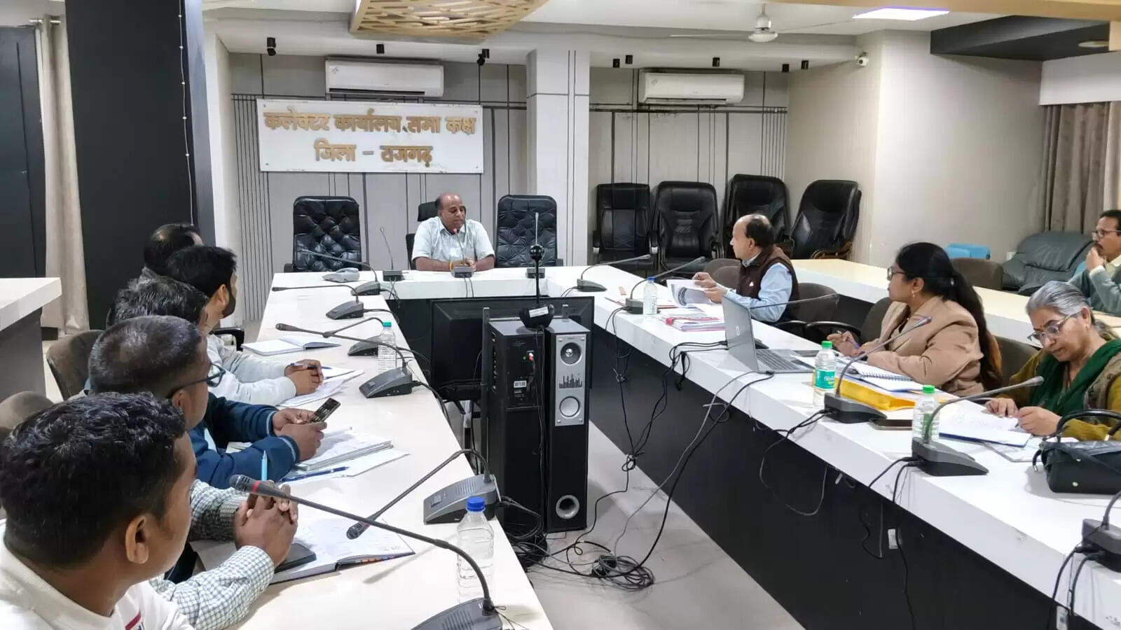 राजगढ़ः पशुपालन विभाग के तहत योजनाओं की समीक्षा, लापरवाही पर कार्रवाई