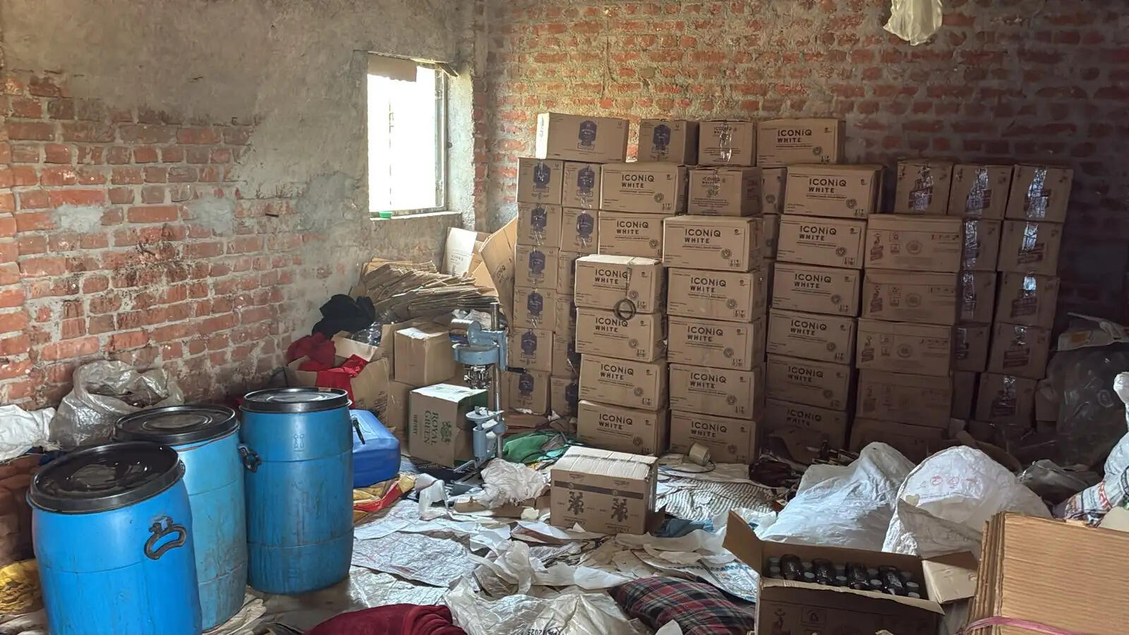 नकली विदेशी शराब फैक्ट्री का खुलासा, प्राथमिकी दर्ज