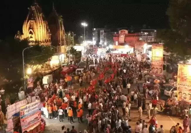 इंदौर में निकला झिलमिलाती नयनाभिराम झांकियों का कारवां, देखने के लिए उमड़ी भीड़