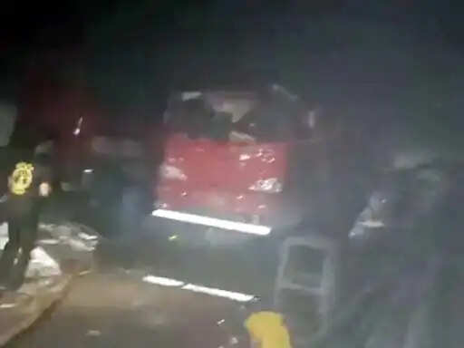 फरीदाबाद : फायर ब्रिगेड सर्विसिंग कंपनी में आग, दो गाडिय़ां जली