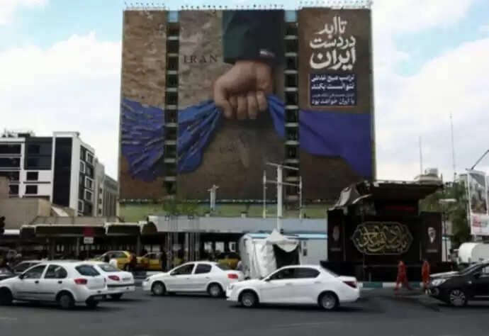 होर्मुज जलडमरूमध्य को लेकर ईरान ने अमेरिका को फिर धमकाया, नौसैनिक नाकेबंदी तुरंत हटाए