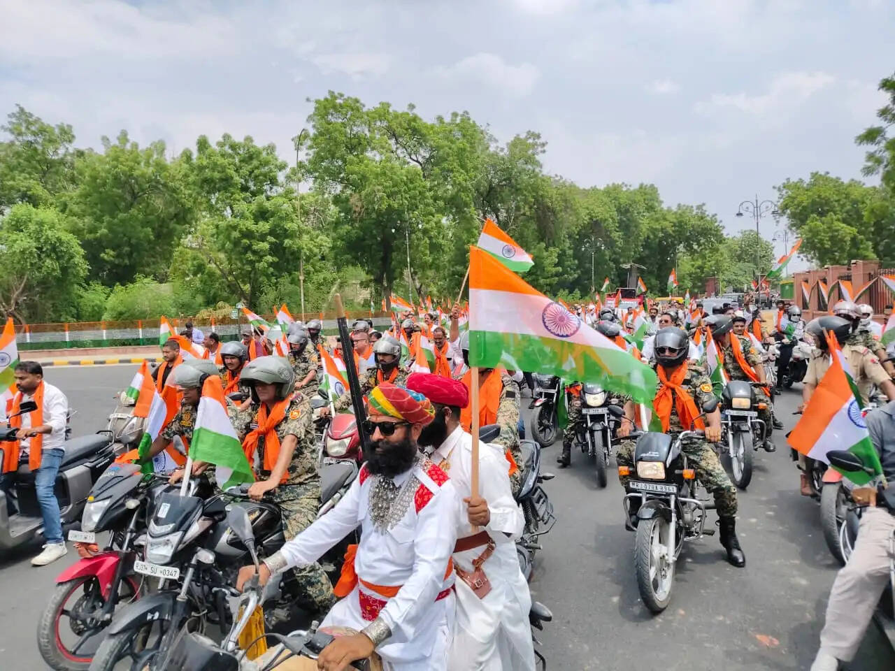 ‘हर घर तिरंगा’ अभियान: बीकानेर&nbsp;में&nbsp;निकली तिरंगा बाइक रैली, गूंजे देशभक्ति के नारे
