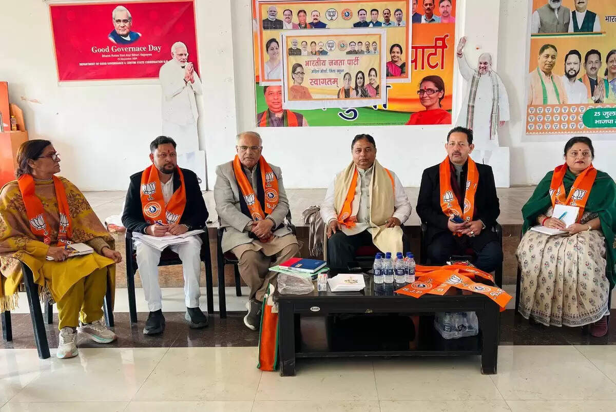 सत शर्मा, अशोक कौल ने कठुआ और पहाड़ी जिलों में भाजपा संगठनात्मक समीक्षा बैठक की अध्यक्षता की