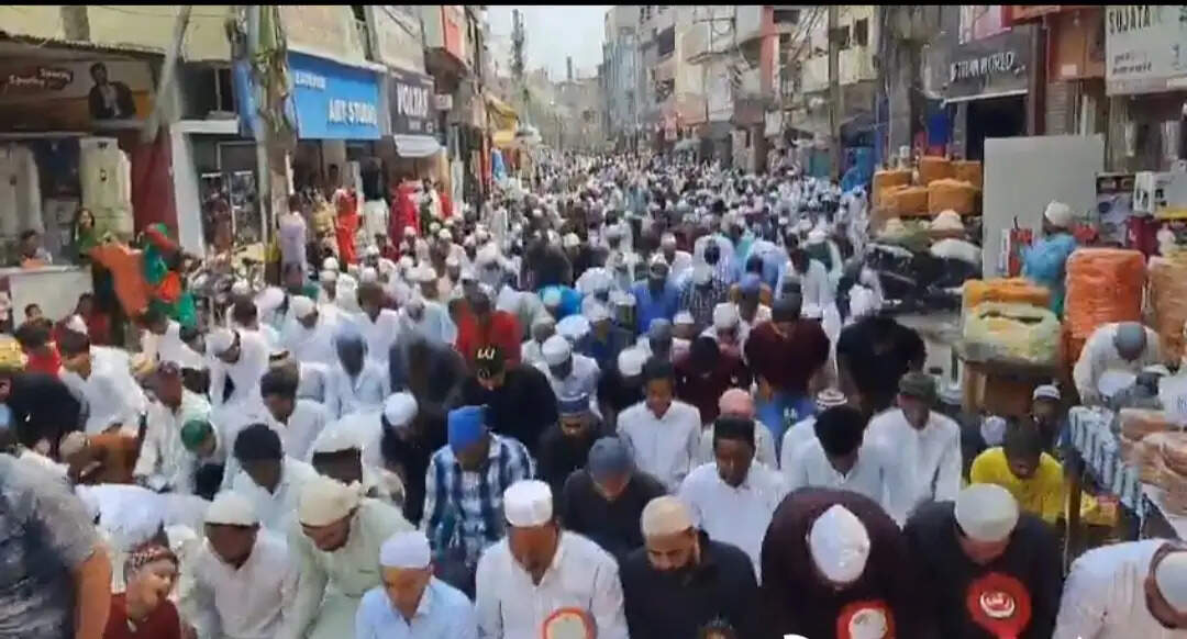 अकीदत के साथ अदा की गई अलविदा जुम्मे की नमाज,अमन चैन व खुशहाली की मांगी दुआ