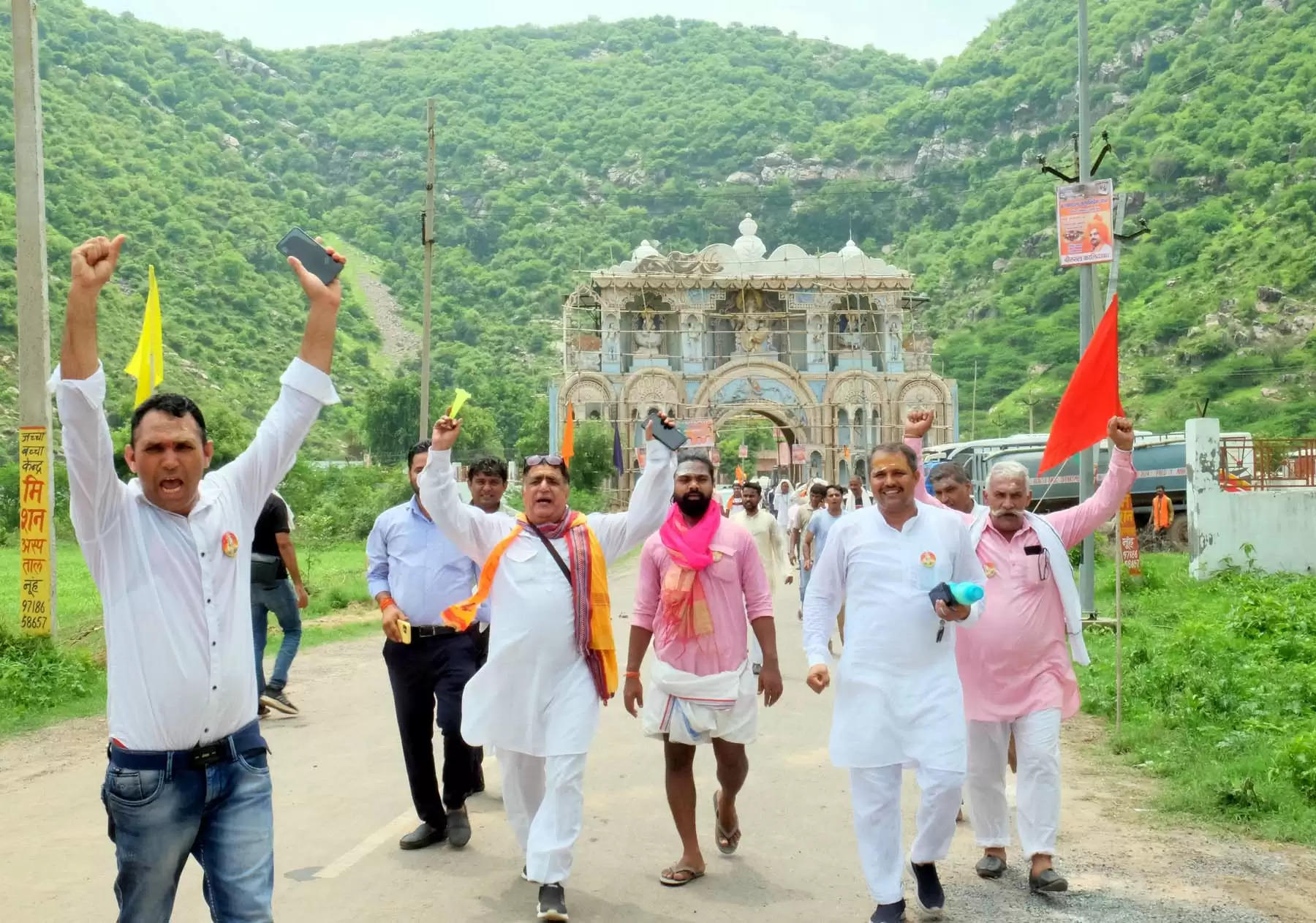 गुरुग्राम और नूंह में शांतिपूर्वक निकली ब्रजमंडल यात्रा, मुसलमानों ने बरसाए फूल