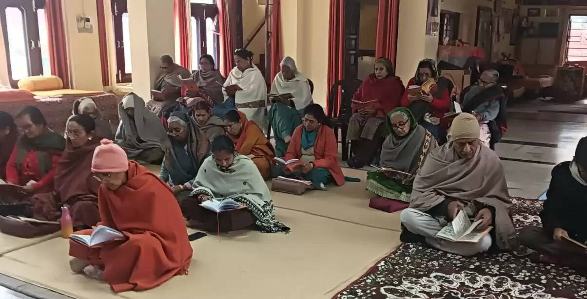 वेदांत कुटीर में चार दिवसीय पुण्यतिथि कार्यक्रम का शुभारंभ संत परंपरा को दी गई भावांजलि