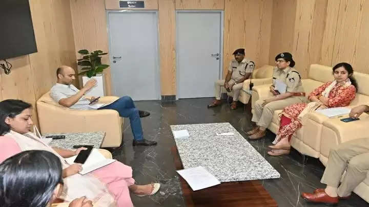 जबलपुरः मुख्यमंत्री के प्रस्तावित दौरे को कलेक्टर ने ली अधिकारियों की बैठक