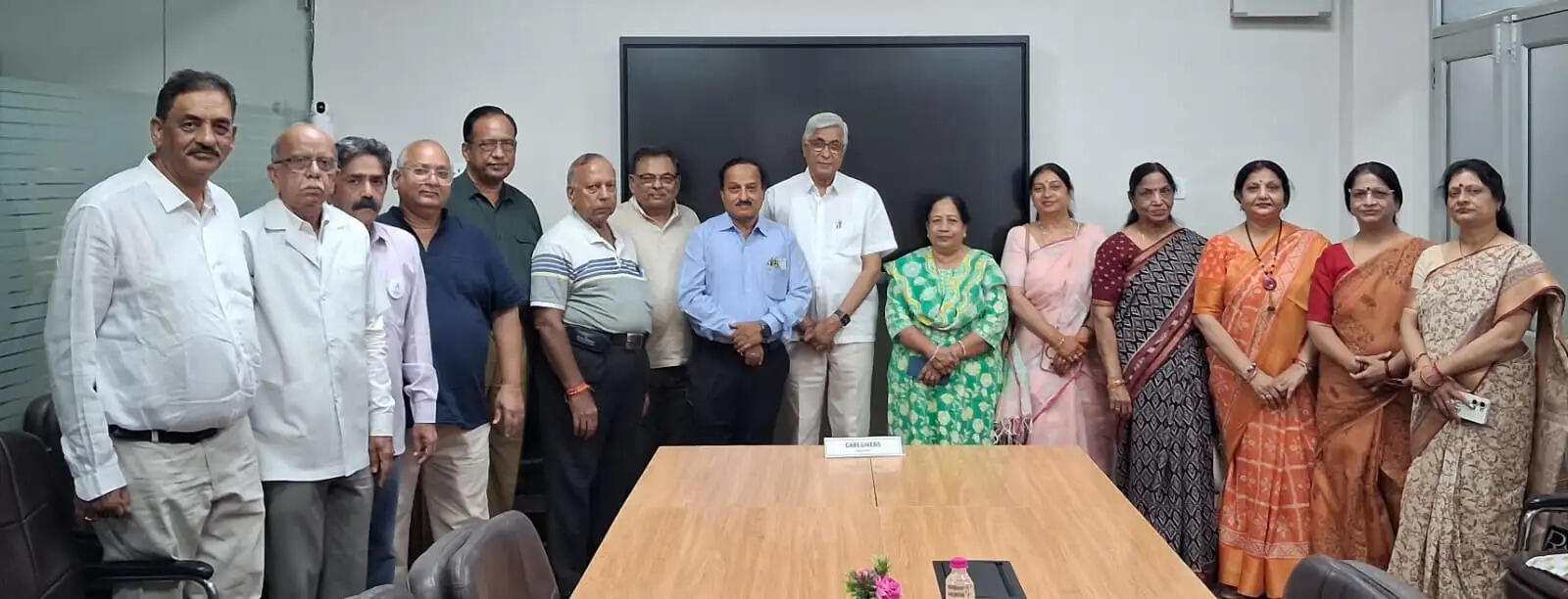 बुजुर्गों की सेवा में सावधानी और संवेदनशीलता जरूरी: डॉ. माथुर