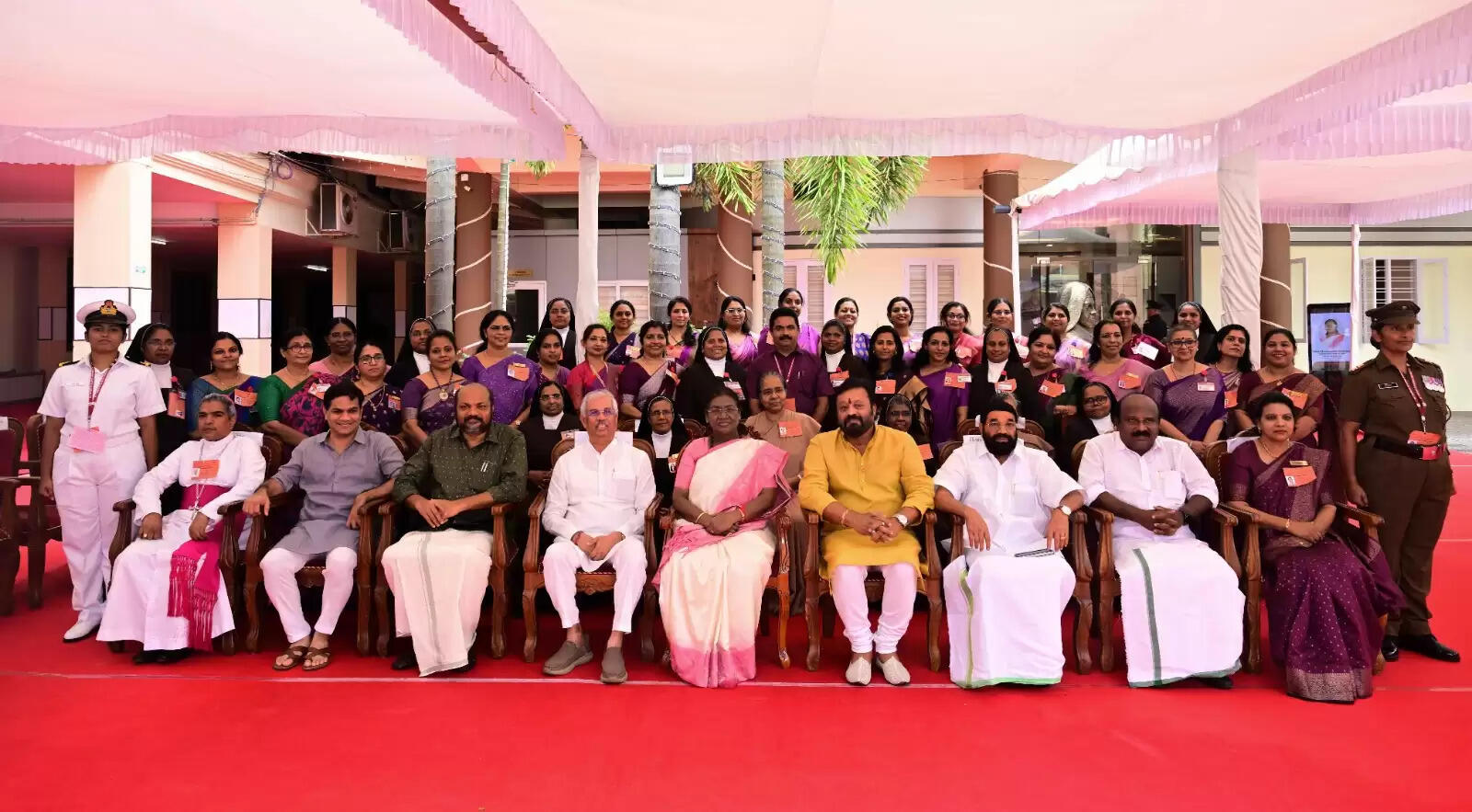 विकसित भारत के लक्ष्य को प्राप्त करने में महिलाओं की सक्रिय भागीदारी आवश्यक : राष्ट्रपति