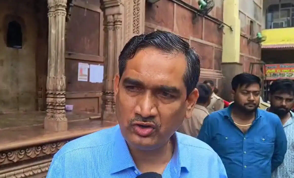 मथुरा: बांके बिहारी मंदिर में मंगला आरती का होगा लाइव प्रसारण