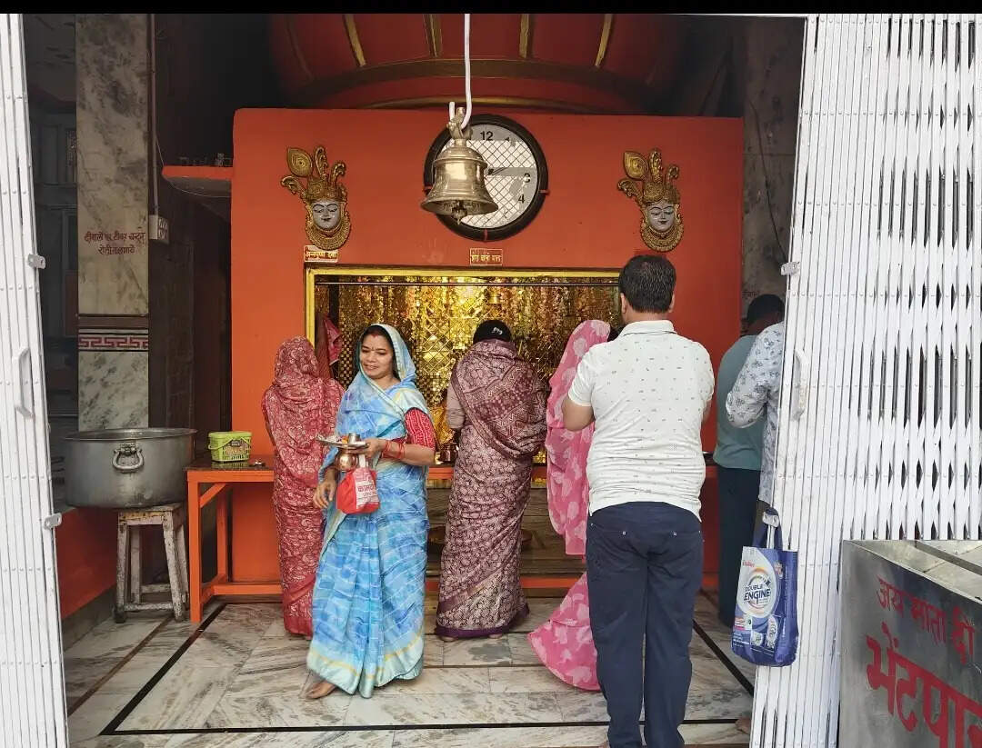 देवी मंदिरों में गूंजे जयकारे, शैलपुत्री पूजन के साथ चैत्र नवरात्रि का शुभारंभ