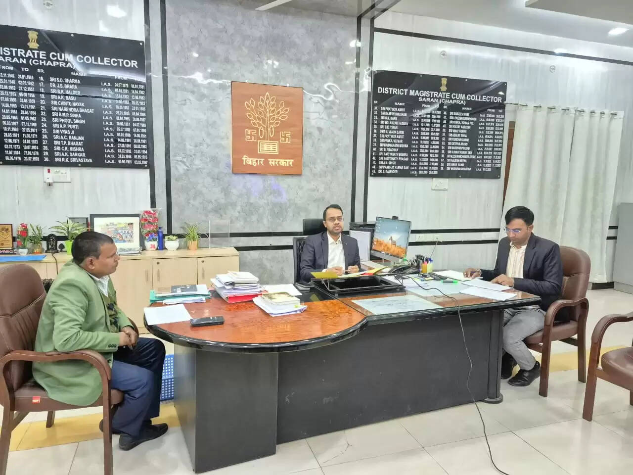 जिलाधिकारी ने फार्मर रजिस्ट्री और ई केवाईसी को लेकर की समीक्षा बैठक