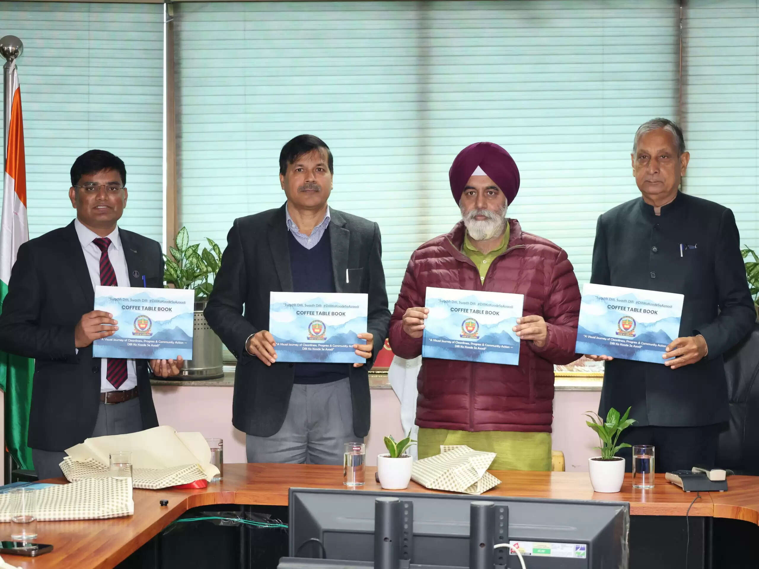 महापौर ने दक्षिणी जोन की स्वच्छता एवं सामुदायिक सहभागिता पर आधारित कॉफी टेबल बुक का किया लोकार्पण