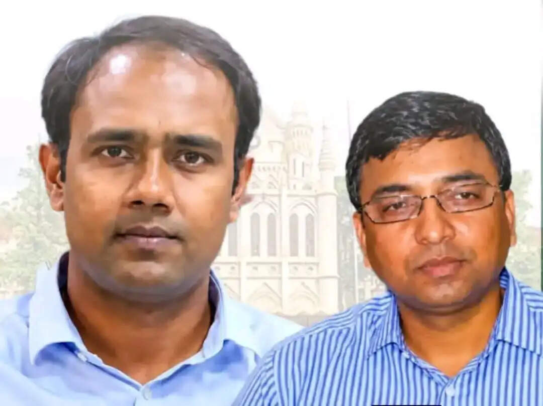 मध्य प्रदेश उच्च न्यायालय से तत्कालीन सागर कलेक्टर संदीप जीआर और राजस्व सचिव विवेक पोरवाल के खिलाफ गिरफ्तारी वारंट
