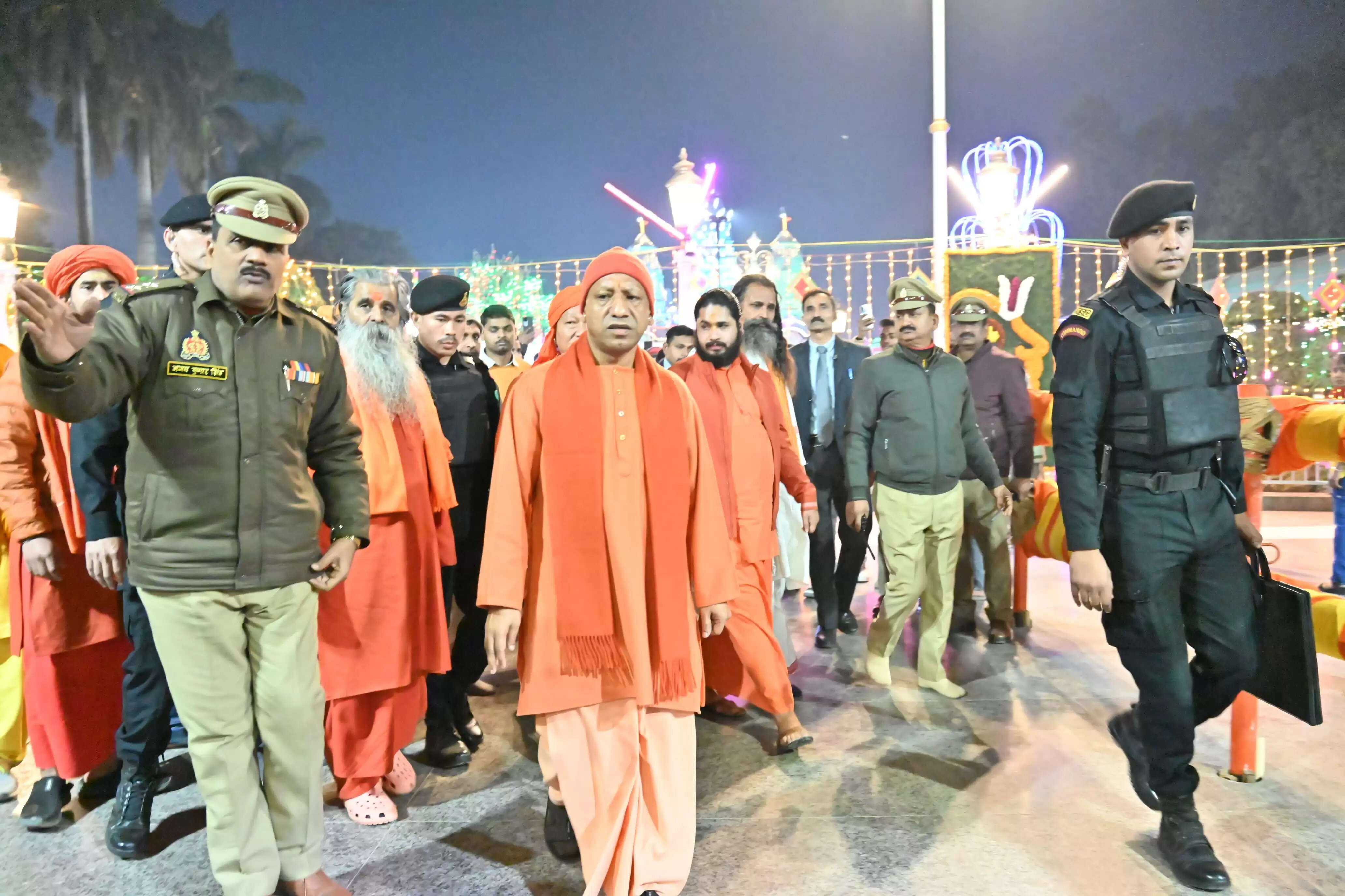 श्रद्धालुओं की सुरक्षा व सुविधा की व्यवस्थाओं का सीएम योगी ने लिया जायजा