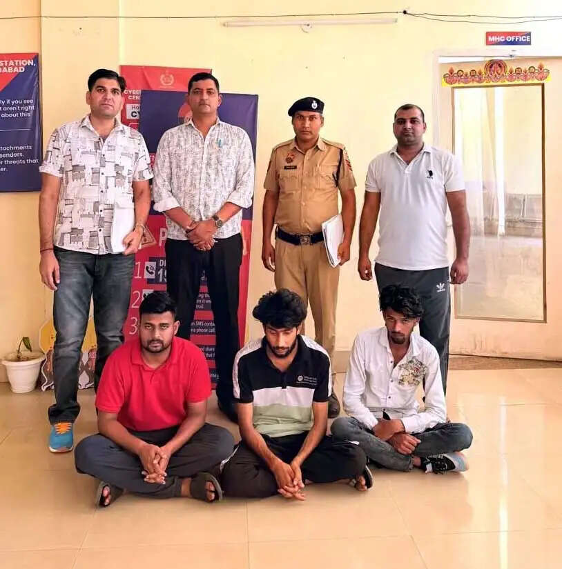 फरीदाबाद : ऑनलाइन ऑर्डर की पेमेंट करवाकर ठगी करने वाले चार आरोपी गिरफ्तार