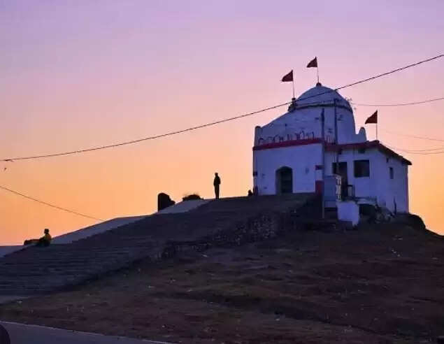 जगन्नाथपुर मंदिर में भोर में मंगल आरती से प्रारंभ हुआ विग्रहों का अनुष्ठान
