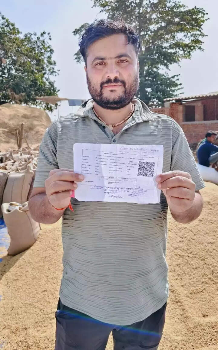 एमसीबी: 184 क्विंटल धान बिक्री ने बदली जिंदगी, किसान अभय की मेहनत को मिला पूरा सम्मान
