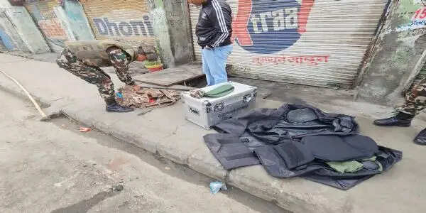 सीमा से सटे विराटनगर के सीडीओ कार्यालय के पास मिला बम, सेना ने किया डिफ्यूज, बढ़ाई गई सुरक्षा