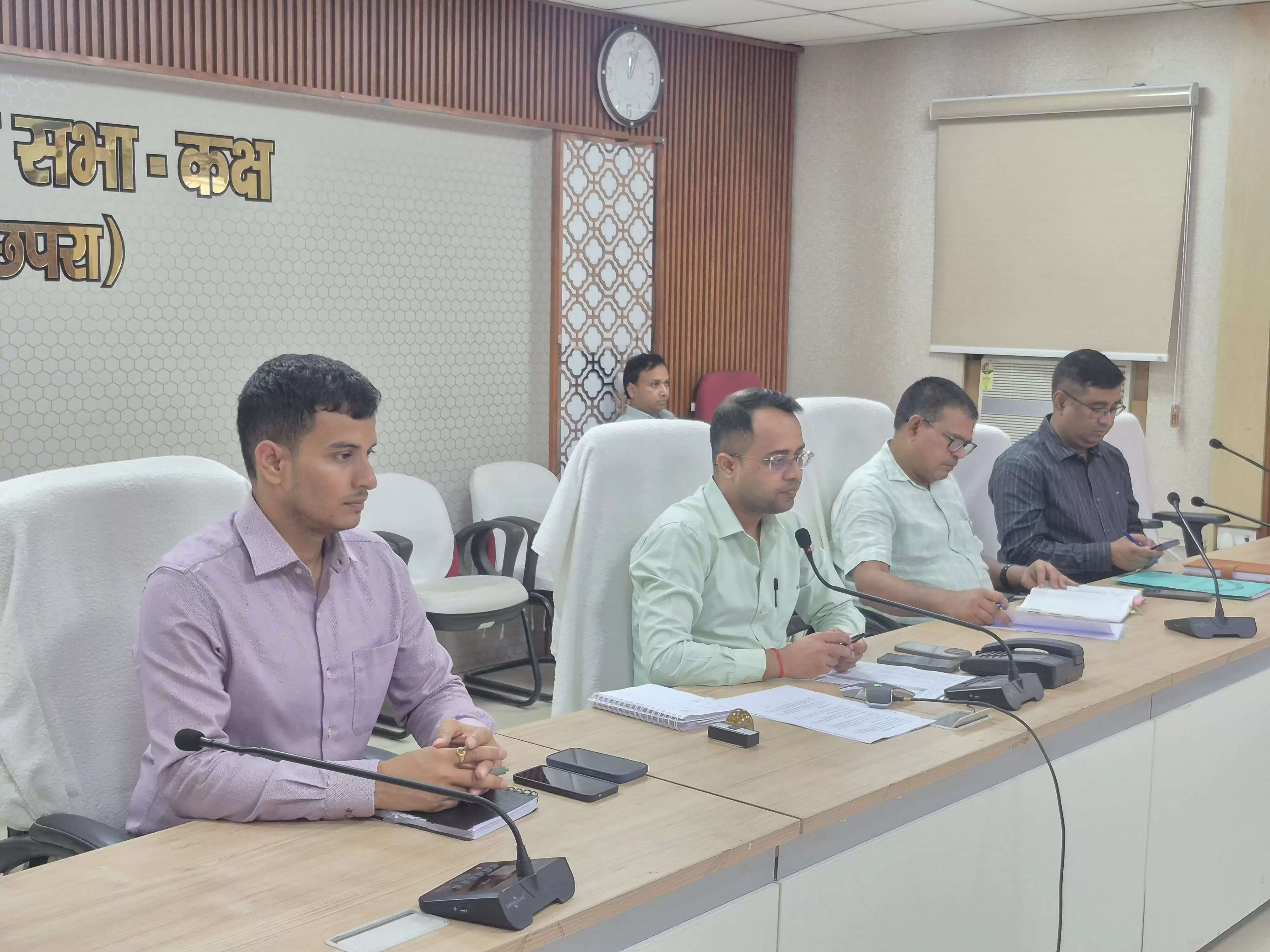 सरकारी कर्मी अनिवार्य रूप से करें स्वगणना जनगणना: जिलाधिकारी