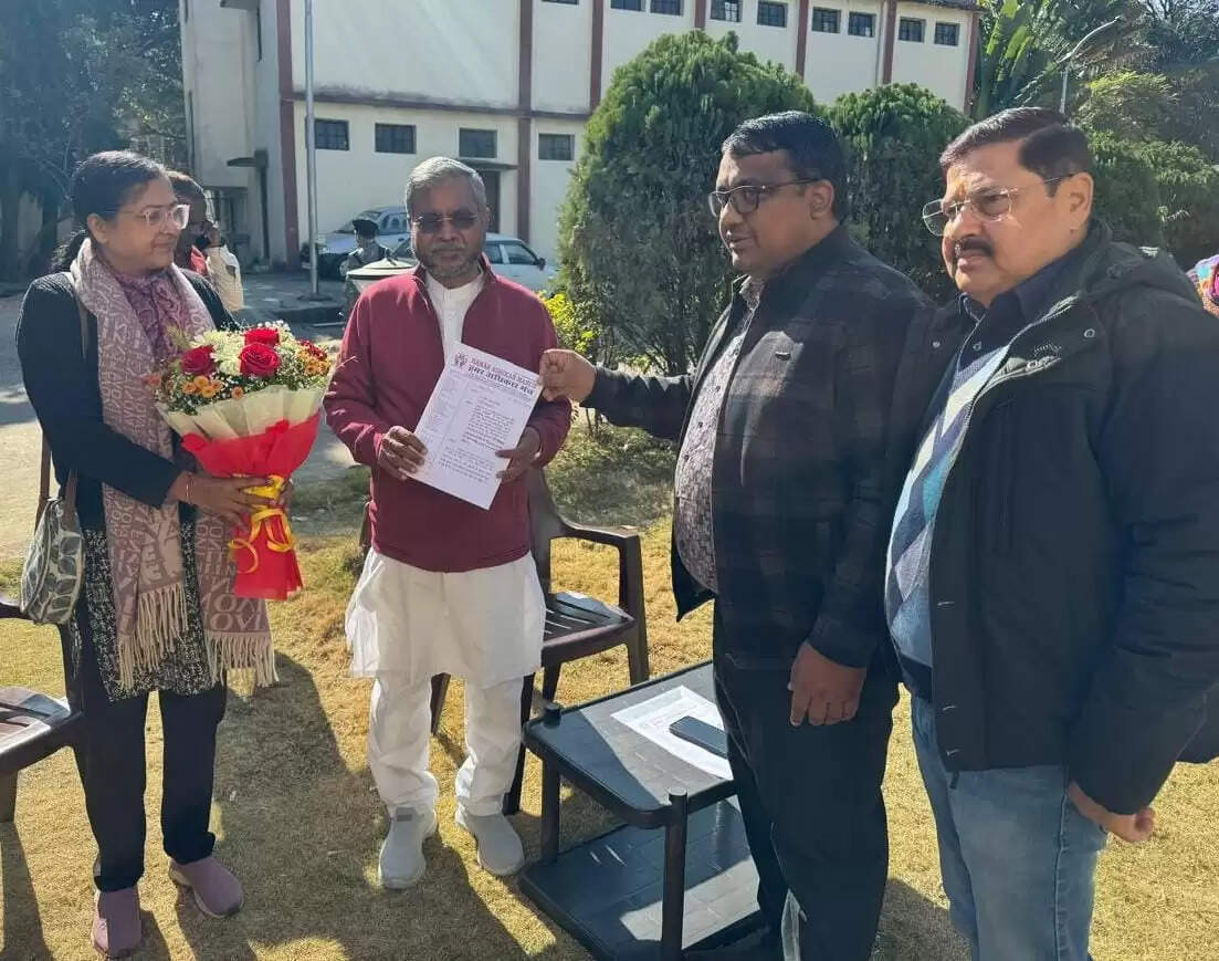 मंच ने सूचना आयुक्तों की नियुक्ति को लेकर बाबूलाल को सौंपा ज्ञापन