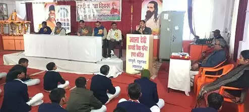 परिवार व समाज से मिले संस्कार एवं नैतिक शिक्षा से ही चरित्र का निर्माण