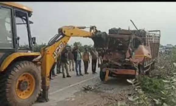 रायसेन: भोपाल- जबलपुर हाइवे पर आयशर ट्रक ने ट्रॉले को पीछे से मारी टक्कर, ड्रायवर की मौत