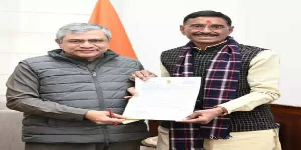 रेल मंत्री से मिले रक्षा राज्य मंत्री संजय सेठ