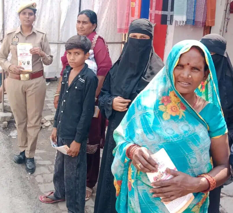 मिशन शक्ति अभियान के तहत महिलाओं व बालिकाओं को सुरक्षा के प्रति किया जागरूक