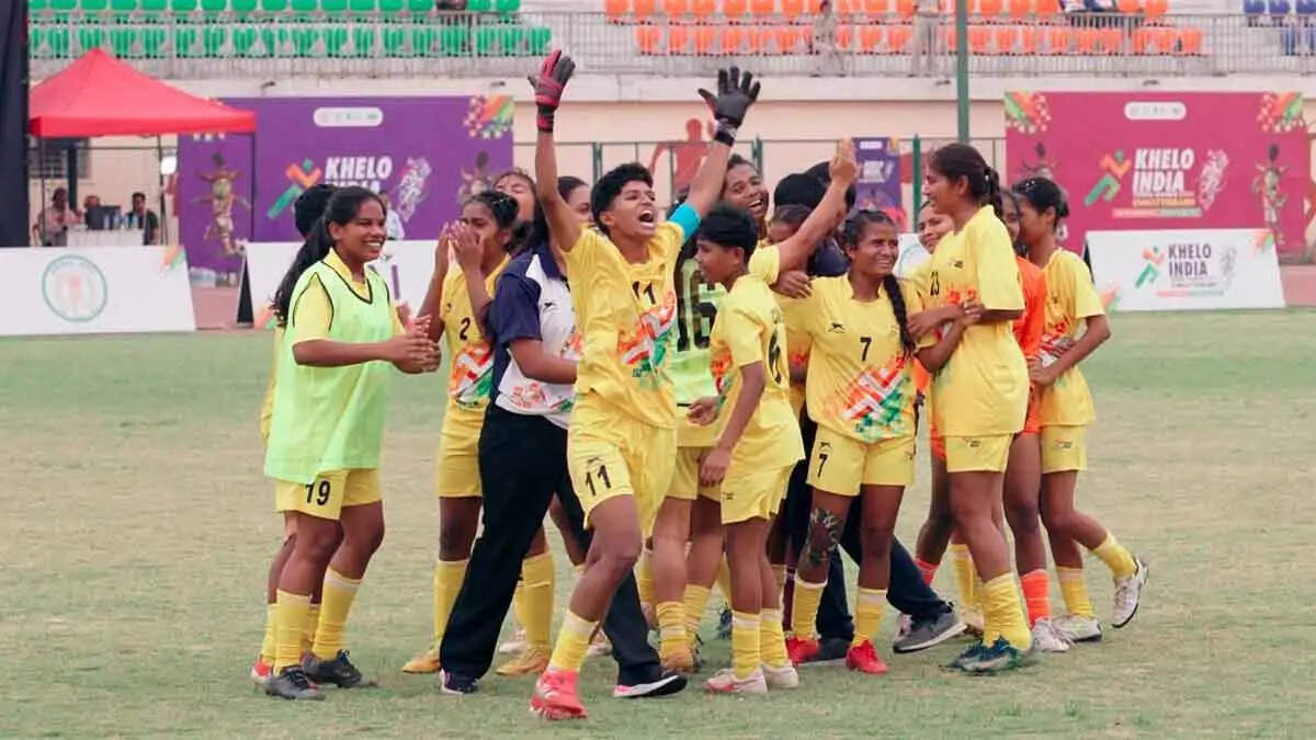 खेलो इंडिया ट्राइबल गेम्स : बालिका&nbsp;फुटबॉल&nbsp;टीम&nbsp;में&nbsp;छत्तीसगढ़&nbsp;की&nbsp;धमाकेदार&nbsp;जीत&nbsp;, अरुणाचल प्रदेश काे&nbsp;हराकर&nbsp;फाइनल&nbsp;में&nbsp;बनाई&nbsp;जगह