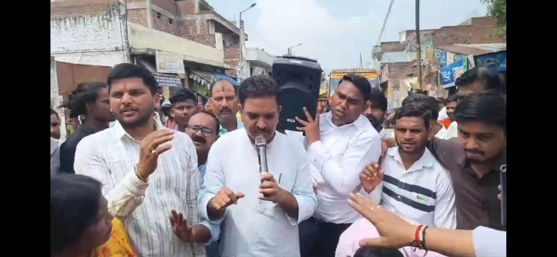 कन्नौज में समाज कल्याण मंत्री के अपमान पर फूटा आक्रोश, भाजपा कार्यकर्ताओं ने प्रदर्शन कर लगाया जाम