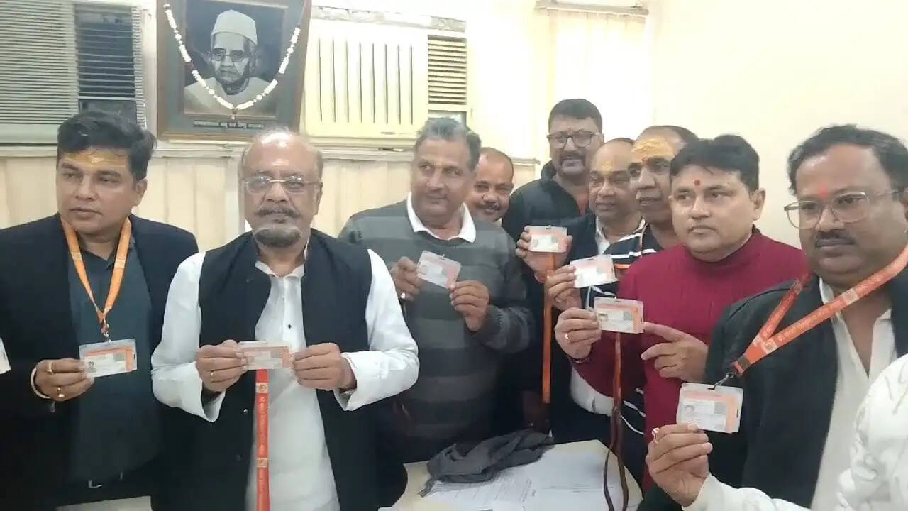 काशी विश्वनाथ के दर्शन के लिए दैनिक दर्शन परिचय पत्र का नवीनीकरण न होने पर रोष