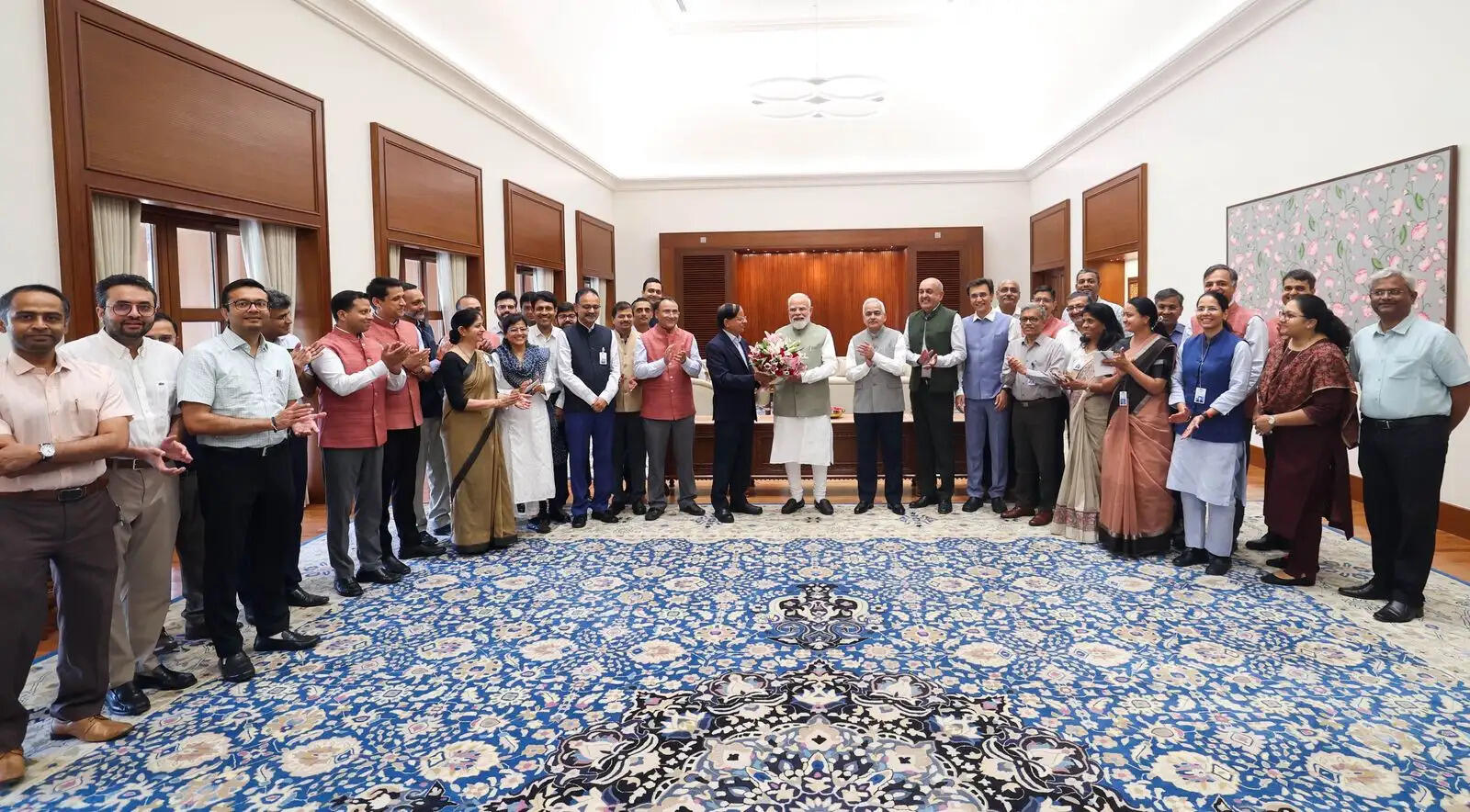 प्रधानमंत्री को केंद्रीय मंत्रिमंडल ने दी बधाई, दूरदर्शी संकल्प और नेतृत्व के प्रति पूर्ण समर्थन व्यक्त किया
