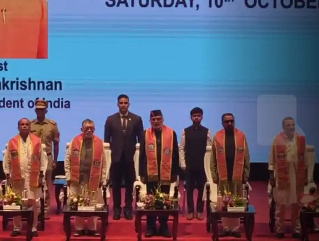 देवघर एम्स के दीक्षांत समारोह में उप राष्ट्रपति सीपी राधाकृष्णन ने विद्यार्थियों को दिया मानव सेवा का संदेश