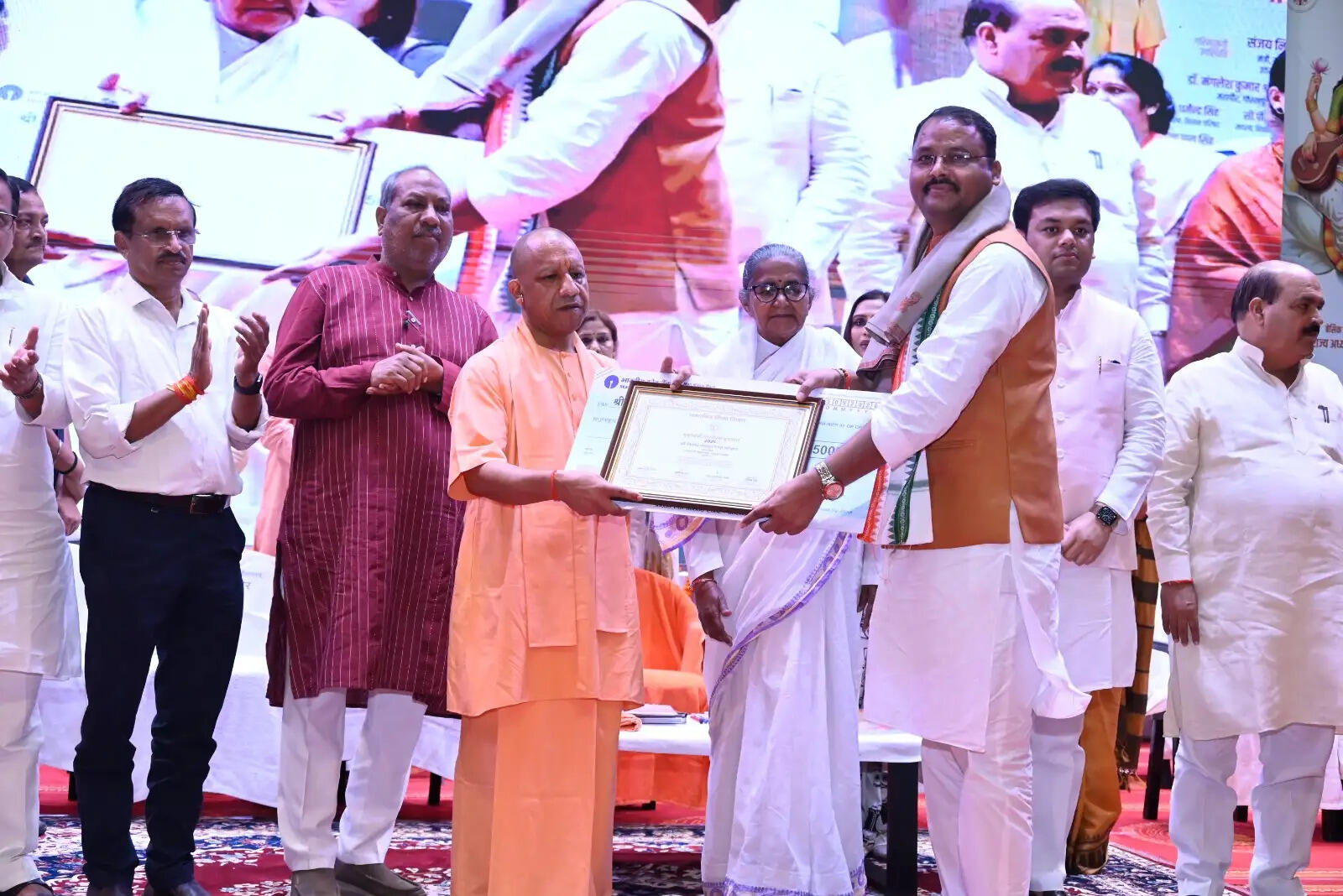 शिक्षा में नहीं होनी चाहिए राजनीति : मुख्यमंत्री योगी