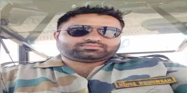 मार्च में होना था रिटायर, पहले ही बुझा घर का चिराग, घर लौट रहे आर्मी जवान की मौत