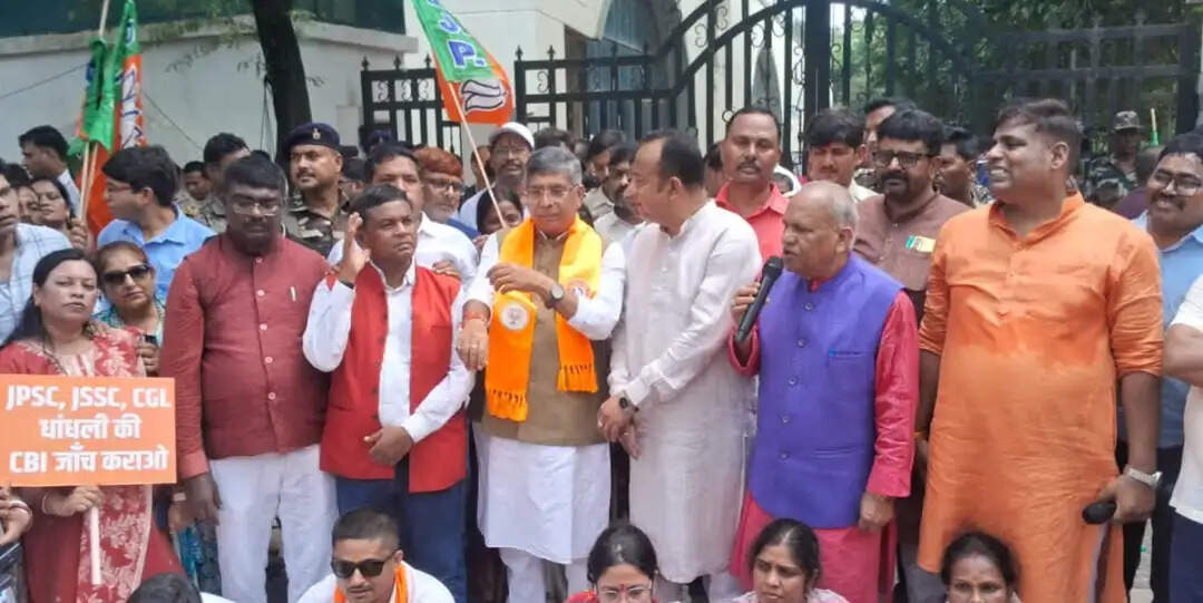 सीजीएल परीक्षा की सीबीआई जांच और छात्रों पर दर्ज मुकदमे वापस लेने की मांग को लेकर भाजपा का राज्यव्यापी आंदोलन