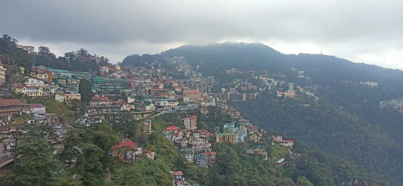 हिमाचल की पर्वत श्रृंखलाओं पर दूसरे दिन भी बर्फबारी, 3 नवम्बर से खुलेगा मौसम