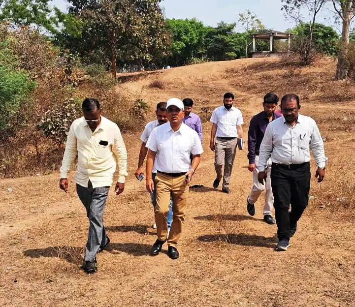 कलेक्टर ने हनुमान धारा एवं भारतीय हाथकरघा प्रौद्योगिकी संस्थान चांपा का निरीक्षण किया