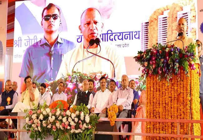 चिकित्सक की सबसे बड़ी पहचान उसकी संवेदना : मुख्यमंत्री