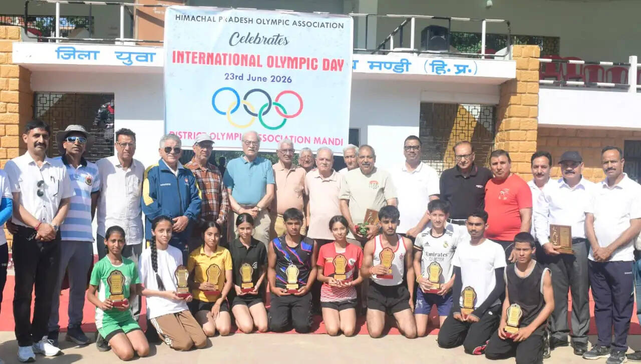 ओलंपिक दिवस : मंडी के पड्डल मैदान में विश्व ओलंपिक दिवस पर 200 धावकों ने भरी दौड़