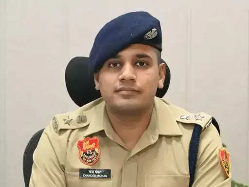 पलवल : पुलिस ने निकाला फ्लैग मार्च, लोकतंत्र महापर्व में अहम भूमिका निभाएं मतदाता